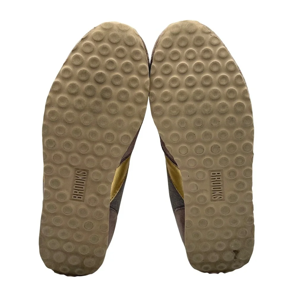 Brooks Chariot Women's Size 8 Retro Running Sneakers Taupe Gold Suede Athleisure